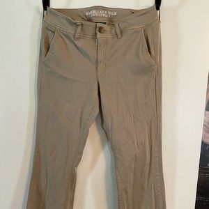Women’s American Eagle stretch khaki’s